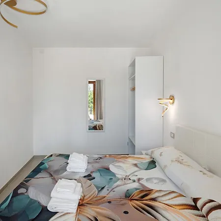 Sulla Costa Apartment *